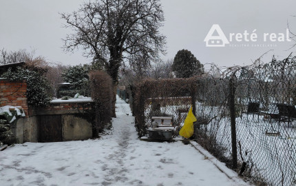 ARETÉ REAL- 4 izbový rodinný dom vo Svätom Jure, pekný, priestranný, s výmerou 139m2, Bratislavská ulica. Kúpou voľný.