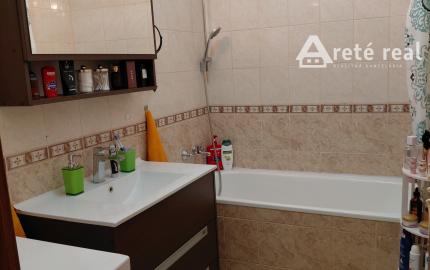 ARETÉ REAL- Predaj krásneho tehlového 2-izb bytu s veľkou výmerou, 2 loggie, murovaná pivnica, sídlisko Muškát v Pezinku