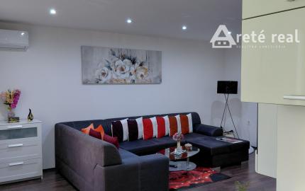 ARETÉ REAL- Predaj krásneho tehlového 2-izb bytu s veľkou výmerou, 2 loggie, murovaná pivnica, sídlisko Muškát v Pezinku