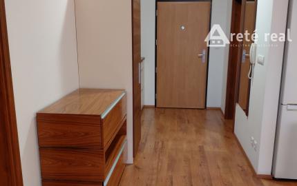 Areté real-prenájom slnečného 2 iz. bytu s balkónom, komorou, parkovacím státím, Slovenský Grob