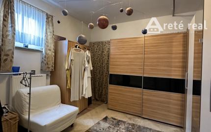 ARETÉ REAL - BÝVANIE S PODNIKANÍM V CENTRE PEZINKA, JESENSKÉHO A HOLUBYHO