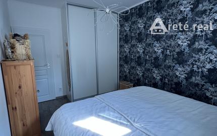 ARETÉ REAL - Predaj, svetlého, priestranného, kompletne zrekonštruovaného 3-izbového bytu s loggiou a pivnicou vo výbornej lokalite.