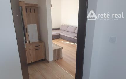 Areté real- Prenájom 2i bytu s predzáhradkou a parkovaním