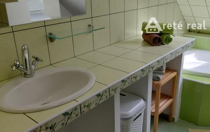 ARETÉ REAL- PREDAJ TEHLOVÉHO 2IZB.BYTU V PEZINKU, CENTRUM,  S BALKÓNOM A MUROVANOU PIVNICOU