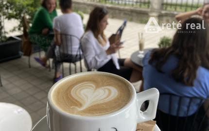 ARETÉ REAL – ODSTÚPENIE ZABEHNUTEJ ŠTÝLOVEJ KAVIARNE V CENTRE PEZINKA