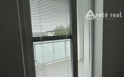 ARETÉ REAL - PREDAJ NÁDHERNÉHO BYTU S DVOMA PARKOVACÍMI MIESTAMI, SLOVENSKÝ GROB, PRI JAZERE