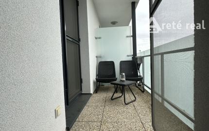 ARETÉ REAL - PREDAJ NÁDHERNÉHO BYTU S DVOMA PARKOVACÍMI MIESTAMI, SLOVENSKÝ GROB, PRI JAZERE