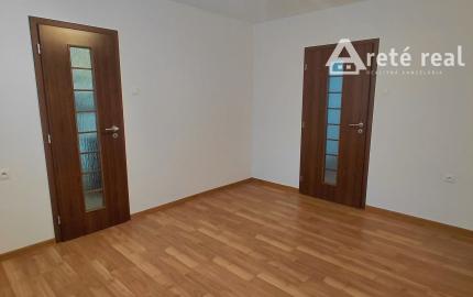 ARETÉ REAL-PREDAJ 2 IZBOVÉHO BYTU V PEZINKU, SLNEČNÝ, PRIESTRANNÝ, REKONŠTRUKCIA-CENTRUM