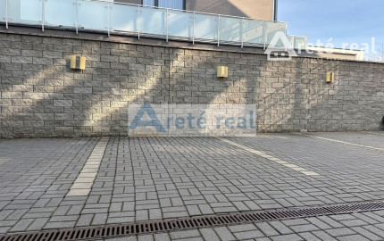 ARETÉ REAL - PRENÁJOM ZARIADENÉHO 3-IZBOVÉHO BYTU S PRIESTRANNOU LODŽIOU, PARKOVACÍM STÁTÍM,  ENERGIAMI, KTV, INTERNETOM, KLIMATIZÁCIOU, PEZINOK, ŠANCOVÁ