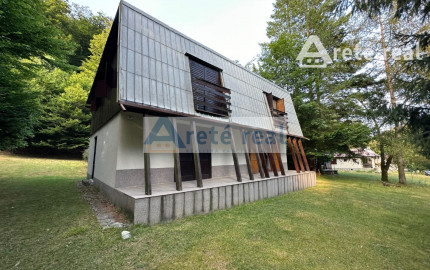 ARETÉ REAL – PREDAJ DVOCH REKREAČNÝCH CHÁT V RADOVEJ ZÁSTAVBE, LIMBACH, MEDVEDIE ÚDOLIE