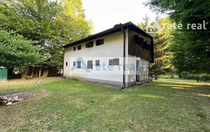 ARETÉ REAL – PREDAJ DVOCH REKREAČNÝCH CHÁT V RADOVEJ ZÁSTAVBE, LIMBACH, MEDVEDIE ÚDOLIE