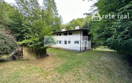 ARETÉ REAL – PREDAJ DVOCH REKREAČNÝCH CHÁT V RADOVEJ ZÁSTAVBE, LIMBACH, MEDVEDIE ÚDOLIE