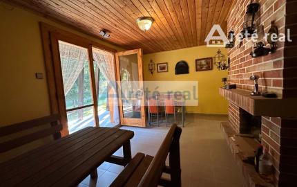 ARETÉ REAL – PREDAJ DVOCH REKREAČNÝCH CHÁT V RADOVEJ ZÁSTAVBE, LIMBACH, MEDVEDIE ÚDOLIE