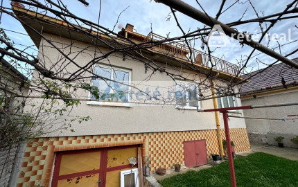 REZERVOVANÉ - ARETÉ REAL - PREDAJ 5-IZBOVÉHO RODINNÉHO DOMU S GARÁŽOU A S VEĽKORYSÝM 1047 m2 POZEMKOM