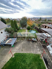 REZERVOVANÉ - ARETÉ REAL - PREDAJ 5-IZBOVÉHO RODINNÉHO DOMU S GARÁŽOU A S VEĽKORYSÝM 1047 m2 POZEMKOM