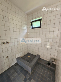 Areté real - Predaj pekného pozemku s rekreačnou chatou v tichej ulici v obci Šenkvice, ul. Agátová