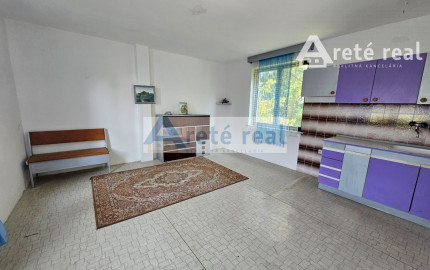 Areté real - Predaj pekného pozemku s rekreačnou chatou v tichej ulici v obci Šenkvice, ul. Agátová