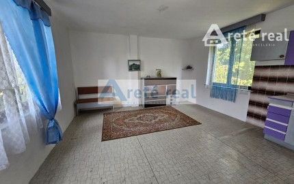 Areté real - Predaj pekného pozemku s rekreačnou chatou v tichej ulici v obci Šenkvice, ul. Agátová