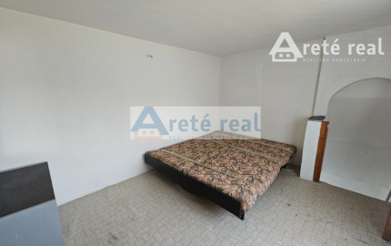 Areté real - Predaj pekného pozemku s rekreačnou chatou v tichej ulici v obci Šenkvice, ul. Agátová