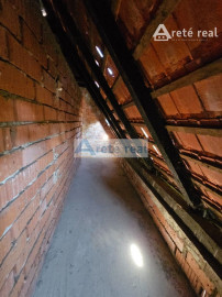 Areté real - Predaj pekného pozemku s rekreačnou chatou v tichej ulici v obci Šenkvice, ul. Agátová