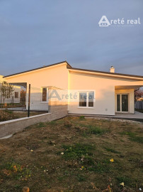 Areté real - Predaj výborne dispozične riešeného 4-izbového  rodinného domu  v dobrej a tichej lokalite v Šenkviciach