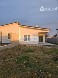 Areté real - Predaj výborne dispozične riešeného 4-izbového  rodinného domu  v dobrej a tichej lokalite v Šenkviciach