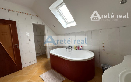 ARETÉ REAL - PREDAJ NÁDHERNÉHO 4-IZBOVÉHO BYTU V CENTRE MESTA, PEZINOK, JESENSKÉHO