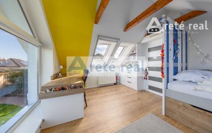 ARETÉ REAL - PREDAJ 2 RODINNÝCH DOMOV ZA CENU JEDNÉHO, SLOVENSKÝ GROB