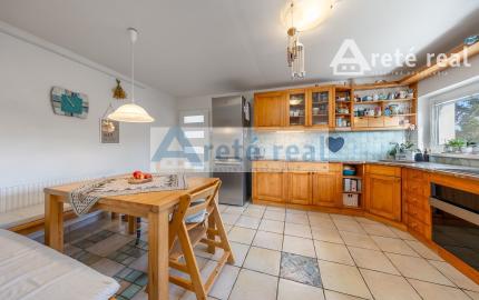 ARETÉ REAL - PREDAJ 2 RODINNÝCH DOMOV ZA CENU JEDNÉHO, SLOVENSKÝ GROB