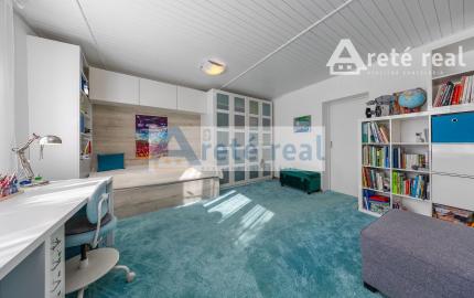 ARETÉ REAL - PREDAJ 2 RODINNÝCH DOMOV ZA CENU JEDNÉHO, SLOVENSKÝ GROB
