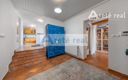 ARETÉ REAL - PREDAJ 2 RODINNÝCH DOMOV ZA CENU JEDNÉHO, SLOVENSKÝ GROB