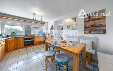 ARETÉ REAL - PREDAJ 2 RODINNÝCH DOMOV ZA CENU JEDNÉHO, SLOVENSKÝ GROB