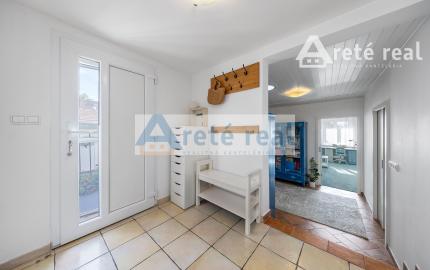 ARETÉ REAL - PREDAJ 2 RODINNÝCH DOMOV ZA CENU JEDNÉHO, SLOVENSKÝ GROB