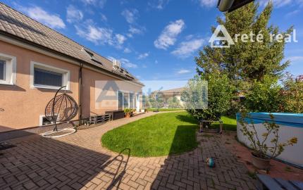 ARETÉ REAL - PREDAJ 2 RODINNÝCH DOMOV ZA CENU JEDNÉHO, SLOVENSKÝ GROB