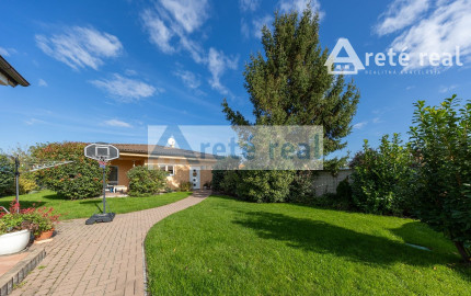 ARETÉ REAL - PREDAJ 2 RODINNÝCH DOMOV ZA CENU JEDNÉHO, SLOVENSKÝ GROB