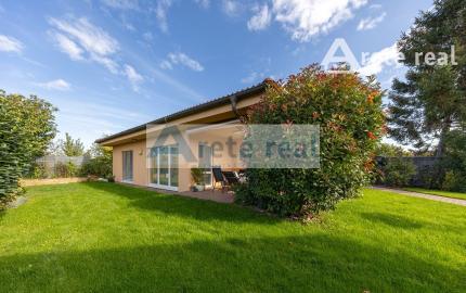 ARETÉ REAL - PREDAJ 2 RODINNÝCH DOMOV ZA CENU JEDNÉHO, SLOVENSKÝ GROB