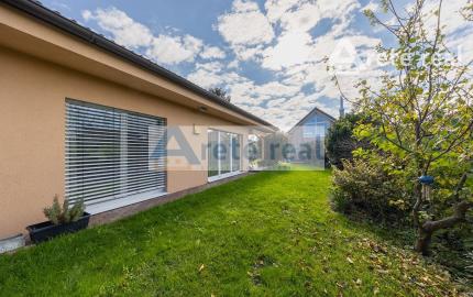 ARETÉ REAL - PREDAJ 2 RODINNÝCH DOMOV ZA CENU JEDNÉHO, SLOVENSKÝ GROB