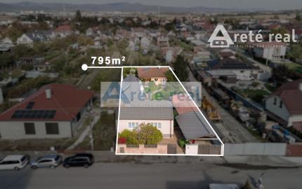 ARETÉ REAL - PREDAJ 2 RODINNÝCH DOMOV ZA CENU JEDNÉHO, SLOVENSKÝ GROB