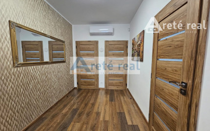 Areté real - Predaj nádherného, nadštandardného, výborne dispozične riešeného 3-izbového bytu s veľkorysou zimnou záhradou a terasou v dobrej lokalite v Slovenskom Grobe, Malý Raj