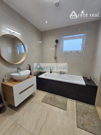 Areté real - Predaj nádherného, nadštandardného, výborne dispozične riešeného 3-izbového bytu s veľkorysou zimnou záhradou a terasou v dobrej lokalite v Slovenskom Grobe, Malý Raj