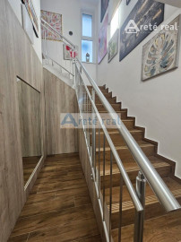 Areté real - Predaj nádherného, nadštandardného, výborne dispozične riešeného 3-izbového bytu s veľkorysou zimnou záhradou a terasou v dobrej lokalite v Slovenskom Grobe, Malý Raj