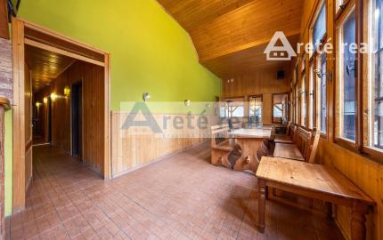 ARETÉ REAL – PREDAJ BUDOVY NA ŠPORTOVÉ A REKREAČNÉ ÚČELY S TROMA CHATKAMI, MODRA, HARMÓNIA