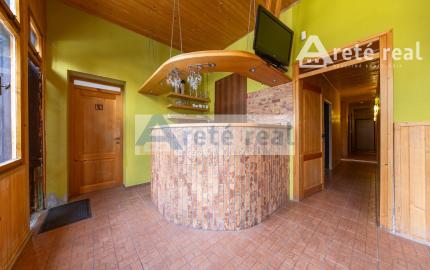 ARETÉ REAL – PREDAJ BUDOVY NA ŠPORTOVÉ A REKREAČNÉ ÚČELY S TROMA CHATKAMI, MODRA, HARMÓNIA