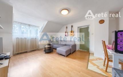 ARETÉ REAL – PREDAJ BUDOVY NA ŠPORTOVÉ A REKREAČNÉ ÚČELY S TROMA CHATKAMI, MODRA, HARMÓNIA