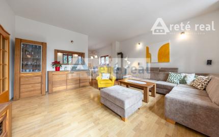 ARETÉ REAL – PREDAJ BUDOVY NA ŠPORTOVÉ A REKREAČNÉ ÚČELY S TROMA CHATKAMI, MODRA, HARMÓNIA