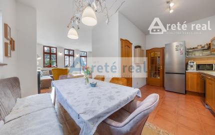 ARETÉ REAL – PREDAJ BUDOVY NA ŠPORTOVÉ A REKREAČNÉ ÚČELY S TROMA CHATKAMI, MODRA, HARMÓNIA