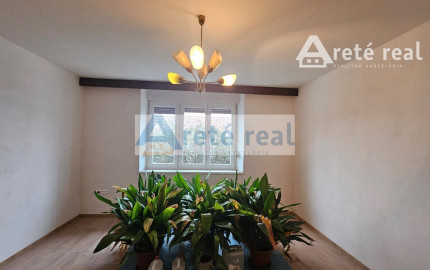 Areté real - Prenájom veľmi pekného, priestranného 3,5-izbového bytu s parkovacím miestom, Pezinok, ul. Cajlanská