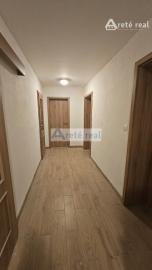 Areté real - Prenájom veľmi pekného, priestranného 3,5-izbového bytu s parkovacím miestom, Pezinok, ul. Cajlanská