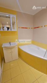 Areté real - Prenájom veľmi pekného, priestranného 2-izbového bytu s  loggiou, Malacky, ul. D. Skuteckého