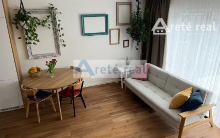 ARETÉ REAL- PRENÁJOM  KRÁSNEHO,KOMPLETNE ZARIADENÉHO 4 IZB.DOMU  V NOVOSTAVBE, 2 PARKOVACIE STÁTIA-VINOSADY